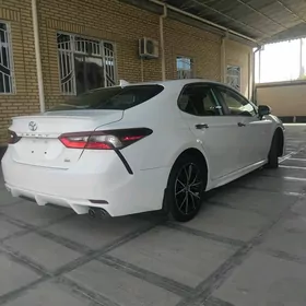 Toyota Camry 2021