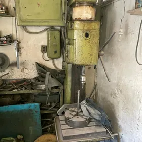 тиски ,точило,сверлильный ста