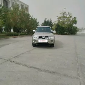 Mitsubishi Pajero 2013
