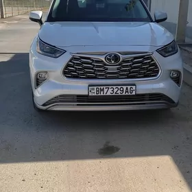 Toyota Highlander 2022