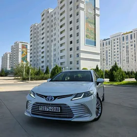 Toyota Camry Hybrid 2021