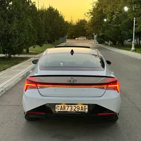 Hyundai Elantra 2023