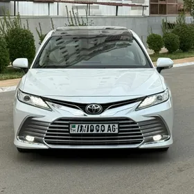 Toyota Camry 2021