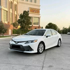 Toyota Camry 2021