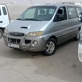 Hyundai H-1 2003