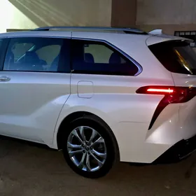Toyota Sienna 2022
