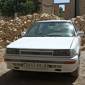 Toyota Corolla 1990