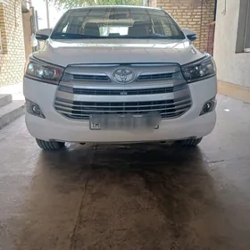 Toyota Innova 2022