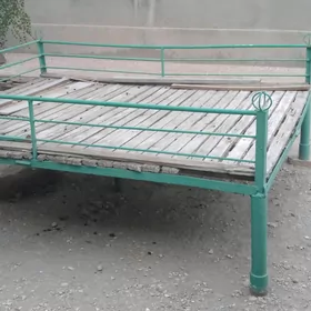 Tapçan. krowat