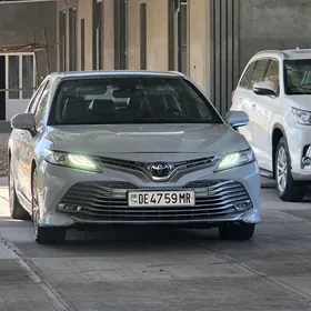 Toyota Camry 2018