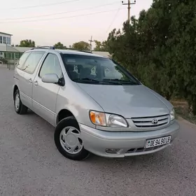 Toyota Sienna 2002