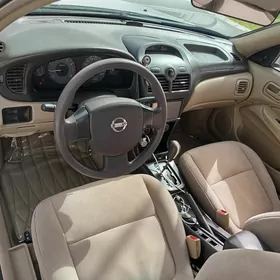 Nissan Sunny 2010