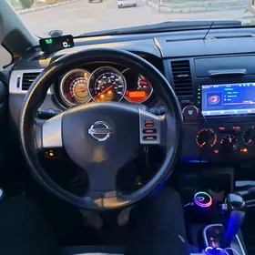 Nissan Versa 2011