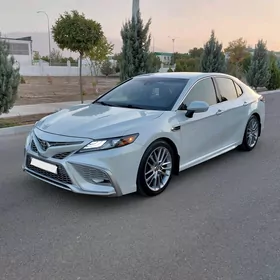 Toyota Camry 2021