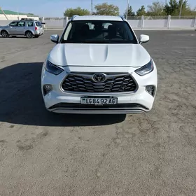 Toyota Highlander 2021