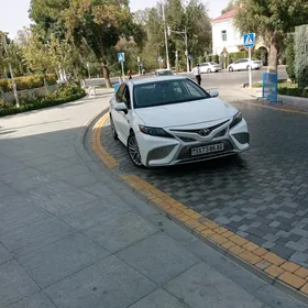 Toyota Camry 2021