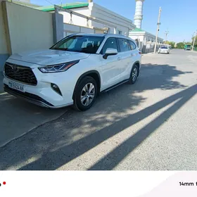 Toyota Highlander 2021