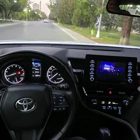 Toyota Camry 2021