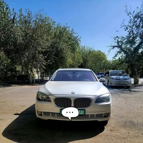 BMW 740 2011