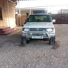 Mitsubishi Pajero 1996