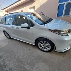 Toyota Sienna 2022