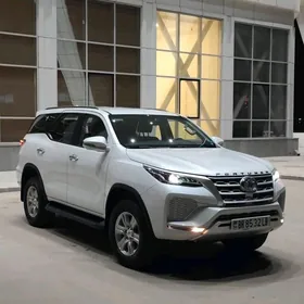 Toyota Fortuner 2023