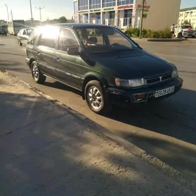 Mitsubishi Chariot 1993