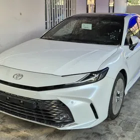 Toyota Camry Hybrid 2025