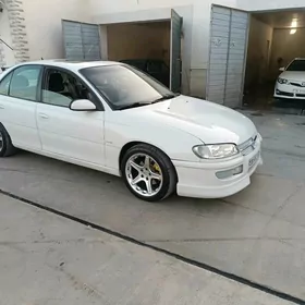 Opel Omega 2000