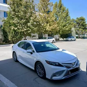 Toyota Camry 2021