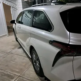 Toyota Sienna 2021
