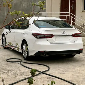 Toyota Camry 2021