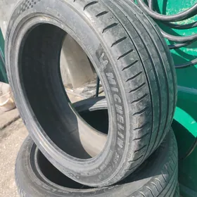 235.45.18 Michelin teker