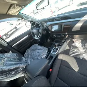 Toyota Hilux 2025