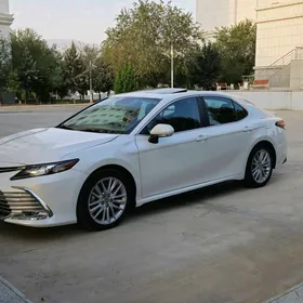 Toyota Camry 2021