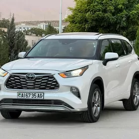 Toyota Highlander 2021