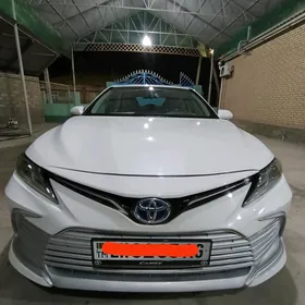 Toyota Camry Hybrid 2021