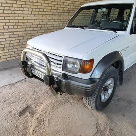 Mitsubishi Montero 1995
