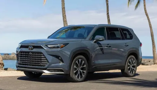 В США отзывают сотни тысяч Toyota и Lexus из-за проблем с приборной панелью