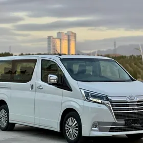 Toyota Hiace 2025