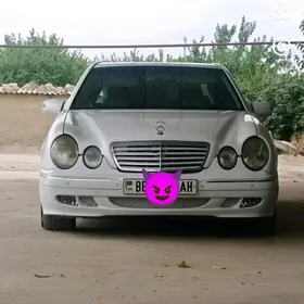 Mercedes-Benz E320 2001