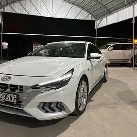 Hyundai Elantra 2022