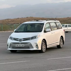 Toyota Sienna 2020