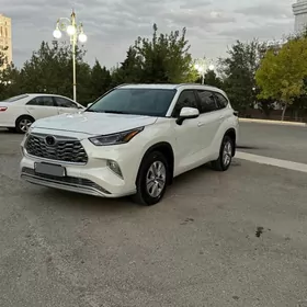 Toyota Highlander 2021