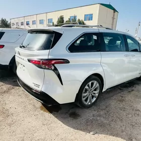 Toyota Sienna 2022