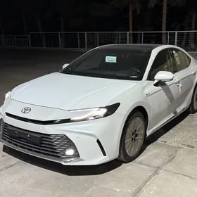 Toyota Camry 2025