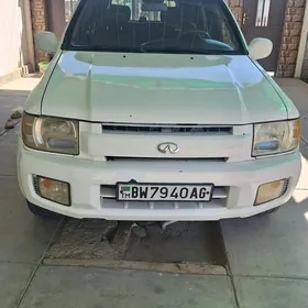 Infiniti Q 2002