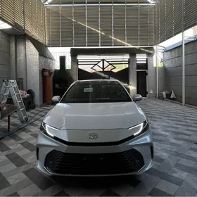 Toyota Camry 2025