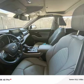 Toyota Highlander 2021