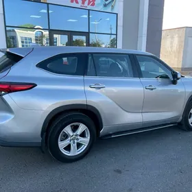 Toyota Highlander 2021